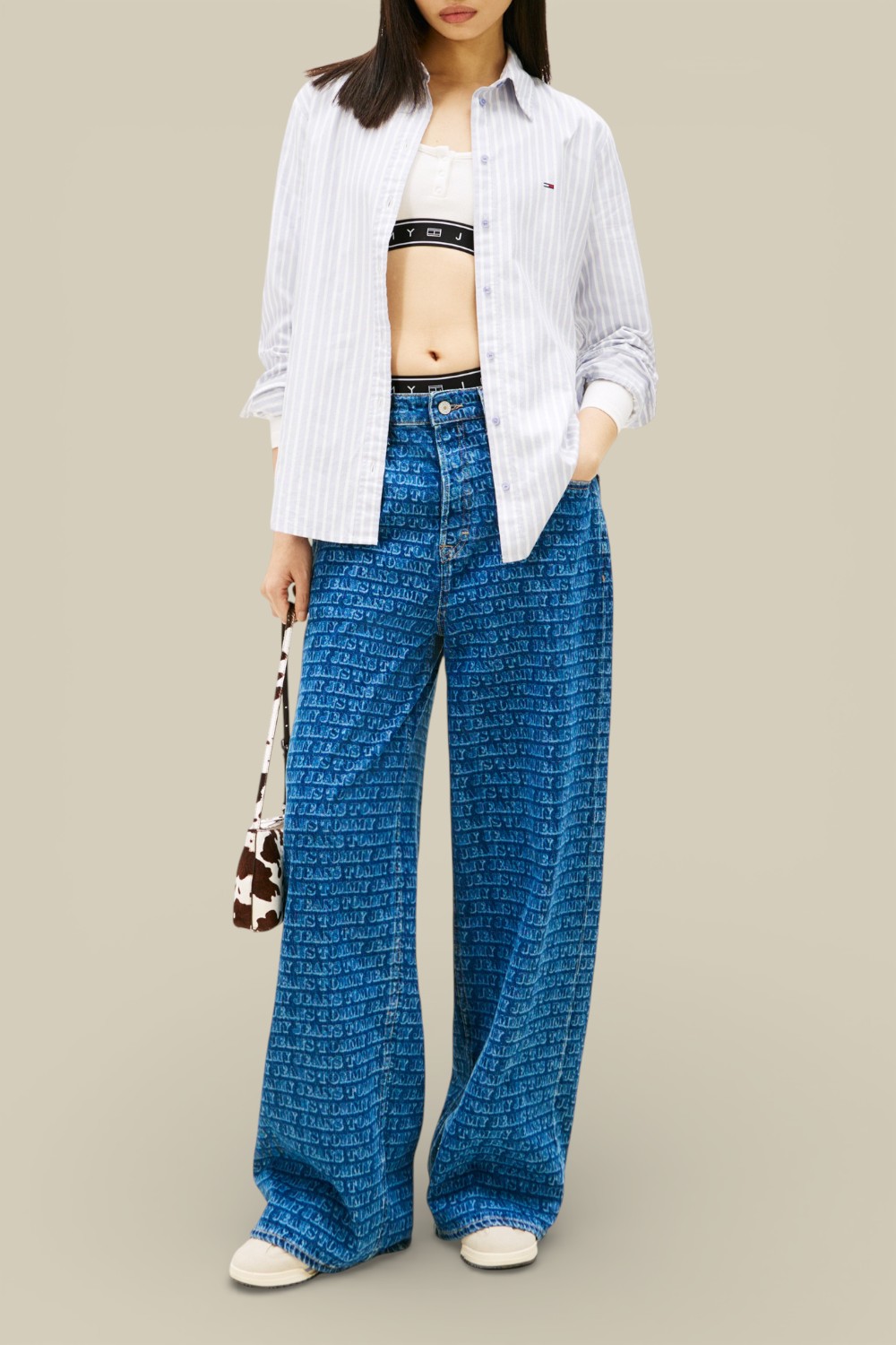 תמונת כל הלוק של חולצה מכופתרת